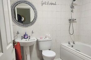 Tettenhall Road Retreat - Modern Apartment
