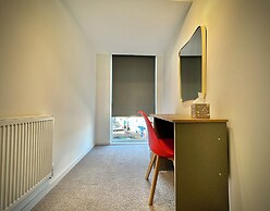 Coates House by Guestz