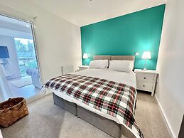Coates House by Guestz