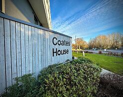 Coates House by Guestz