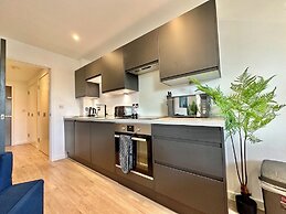 Coates House by Guestz