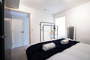 Coates House by Guestz