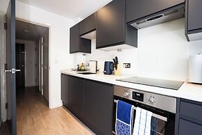 Coates House by Guestz