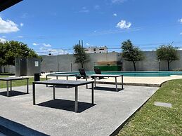 Depa con Cocina Sala Comedor y Alberca