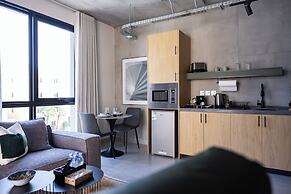 C LIVING 3 - ALMALQA
