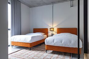 C LIVING 3 - ALMALQA