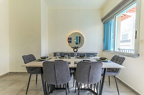 Cove - 2Br Apt W Balcony in Mar Mikhael