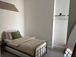 Stunning 3 Bed Apartment By Urban Roost