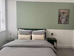 Stunning 3 Bed Apartment By Urban Roost