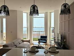 Stunning 3 Bed Apartment By Urban Roost