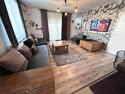 Villagrey Residence Tunari