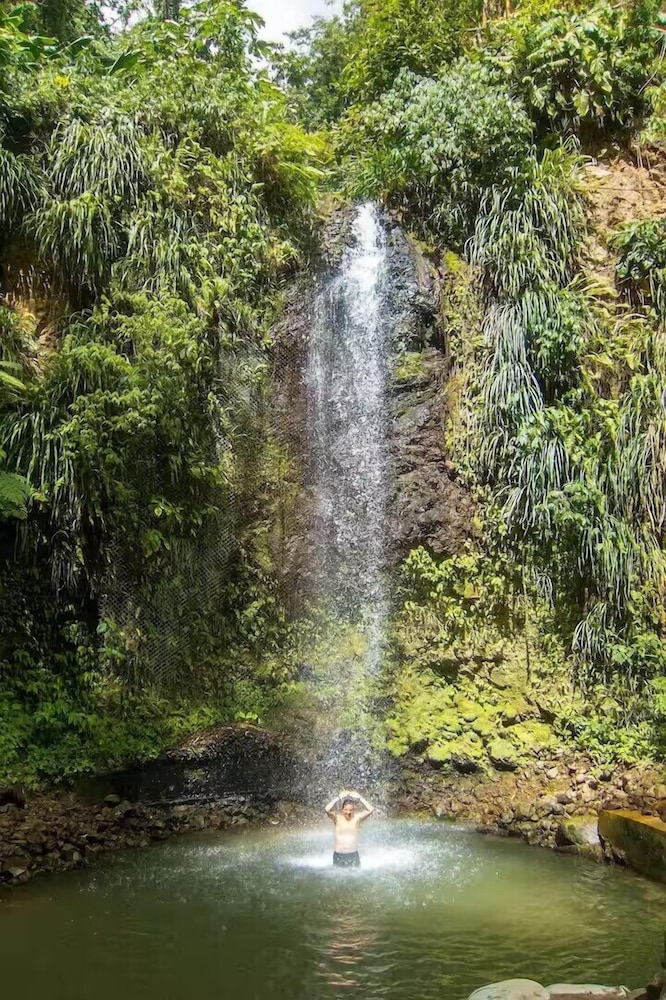 Torraille Waterfall Villas