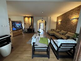 Dako Mansion