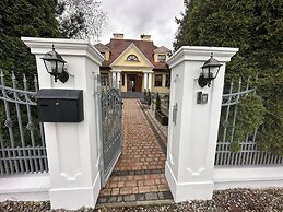 Dako Mansion