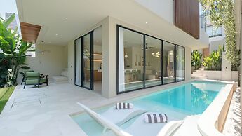 Loona Palm Villas Seseh