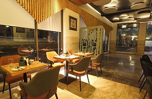 Hays AIR By Ahuja Residences - Golf Course Ext. Road & Sector 51