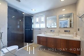 LUX The Shoreline Sea View Suite