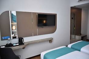 Front One Luxe Hotel Solo