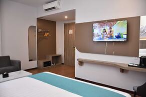 Front One Luxe Hotel Solo