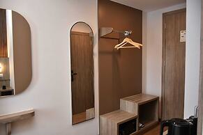 Front One Luxe Hotel Solo