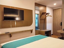 Front One Luxe Hotel Solo