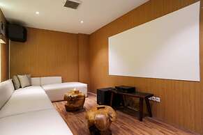 Emerald hill 12 BR karaoke heated pool
