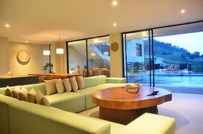 Emerald hill 12 BR karaoke heated pool