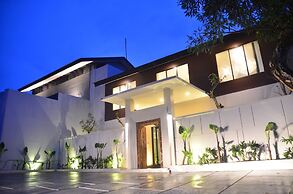 Emerald hill 12 BR karaoke heated pool
