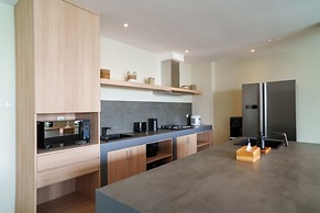 Emerald hill 12 BR karaoke heated pool