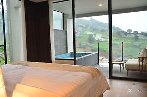 Emerald hill 12 BR karaoke heated pool