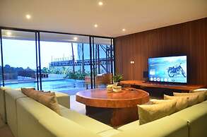 Emerald hill 12 BR karaoke heated pool