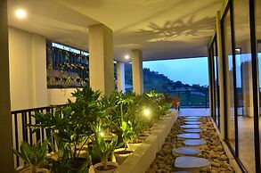 Emerald hill 12 BR karaoke heated pool