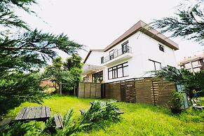 Latas Surf Lodge