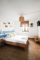 Latas Surf Lodge