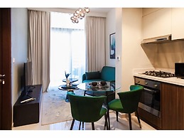 Luxurious 1BR - Pool & Gym Access