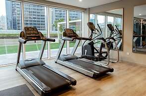 Luxurious 1BR - Pool & Gym Access