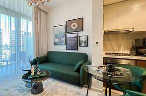 Luxurious 1BR - Pool & Gym Access