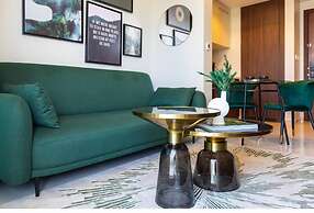 Luxurious 1BR - Pool & Gym Access