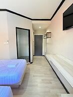 Luck Hotel Huai Khwang MRT Ratchada