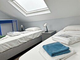 Charming Entire Duplex Apartment for 5 in Saint-gilles,