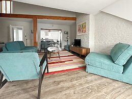 Charming Entire Duplex Apartment for 5 in Saint-gilles,