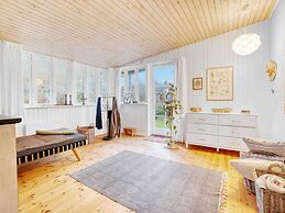 5 Star Holiday Home in Dronningmolle