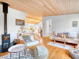 5 Star Holiday Home in Dronningmolle