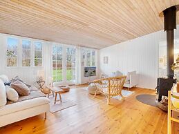 5 Star Holiday Home in Dronningmolle
