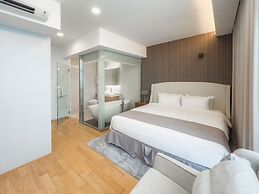 UH FLAT HOTELS & RESORTS PINETREE