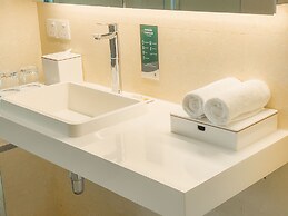 UH FLAT HOTELS & RESORTS PINETREE