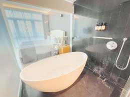 UH FLAT HOTELS & RESORTS PINETREE