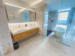 UH FLAT HOTELS & RESORTS PINETREE