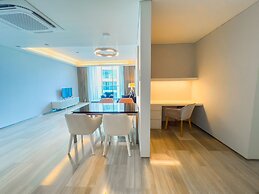 UH FLAT HOTELS & RESORTS PINETREE