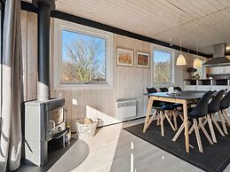 5 Star Holiday Home in Ronne
